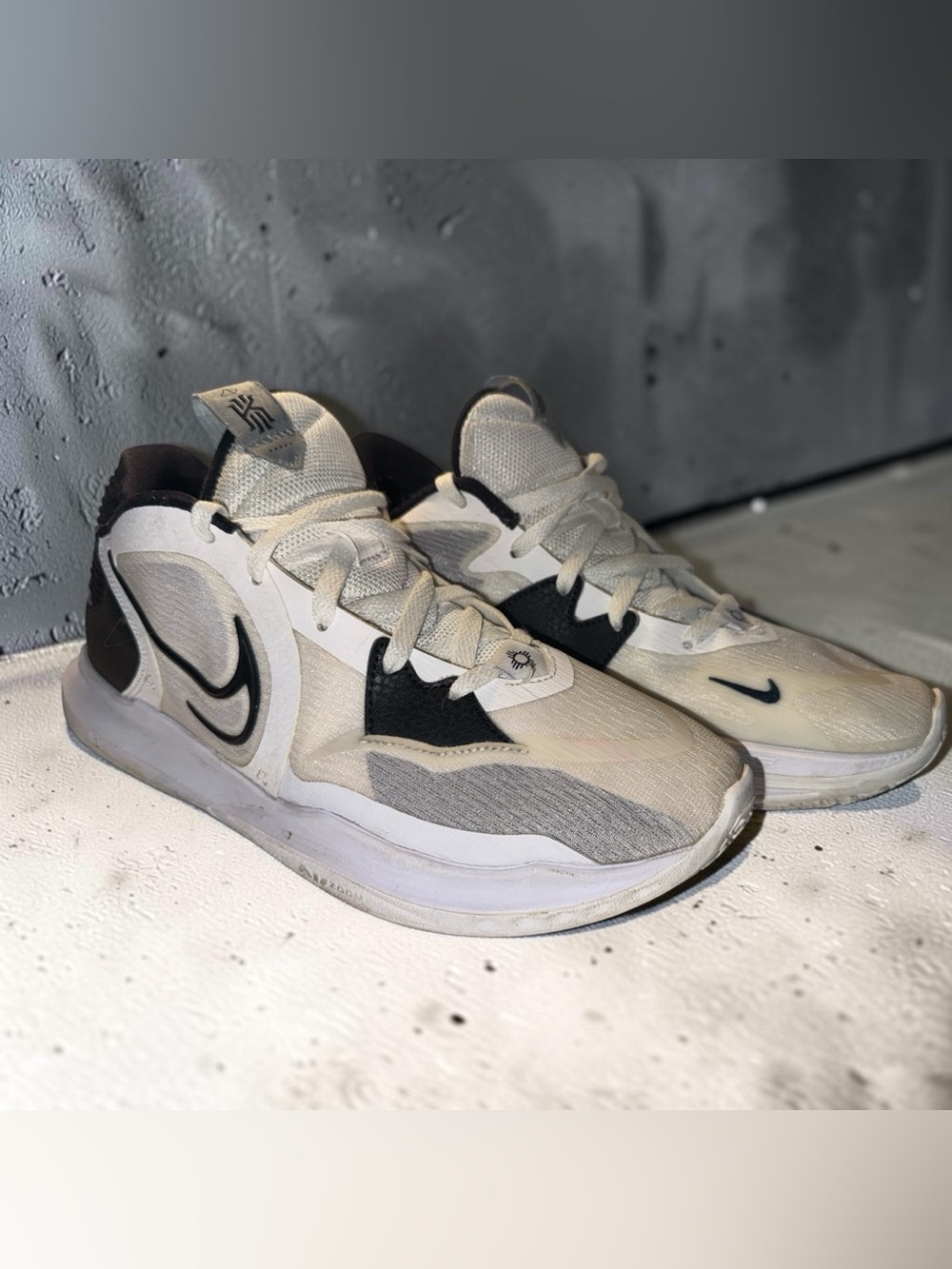 Nike Men’s Kyries los White and Black Athletic Sneakers